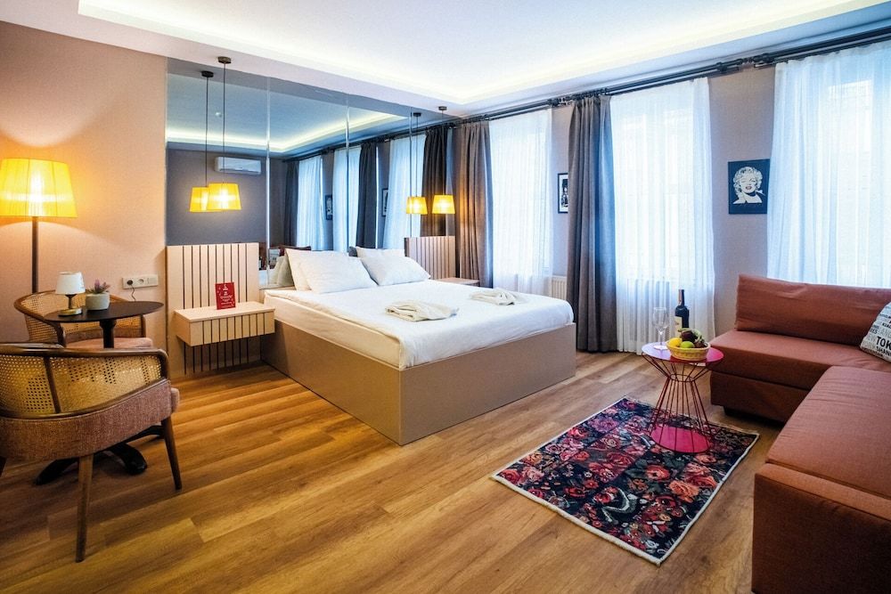 undefined Cheers Porthouse