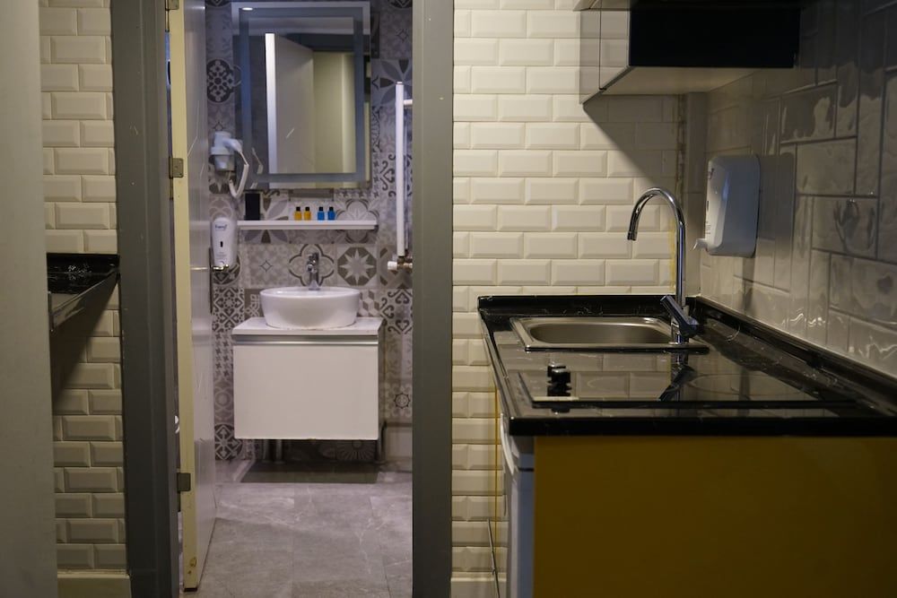 Corner Park Suites Standard Suite, Kitchen 5