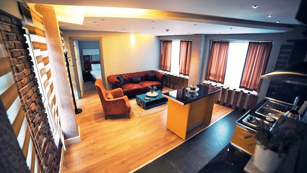 undefined Corner Park Suites 3