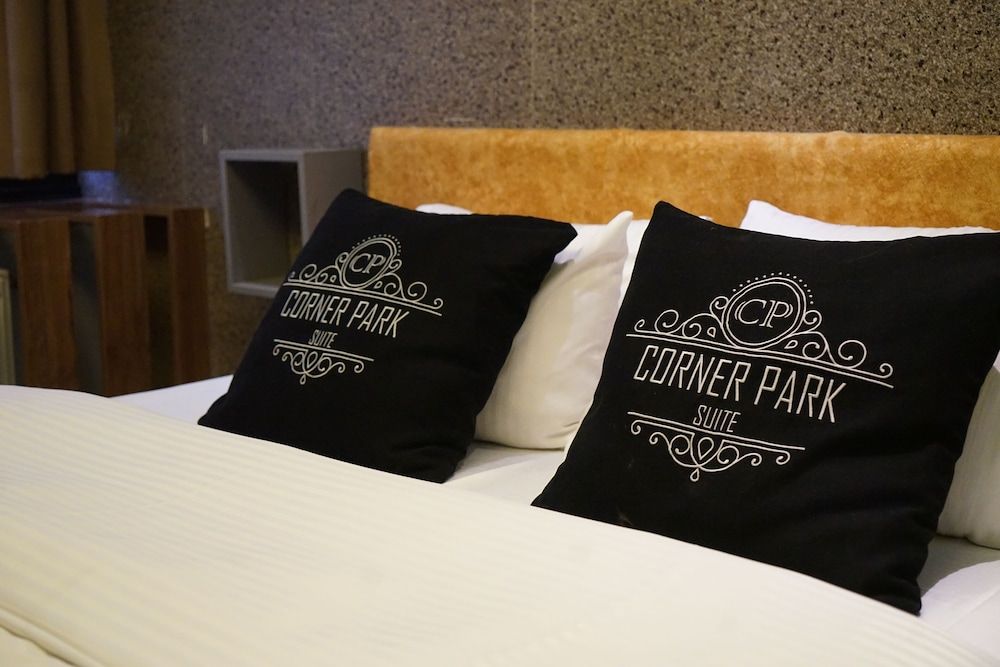 undefined Corner Park Suites 5