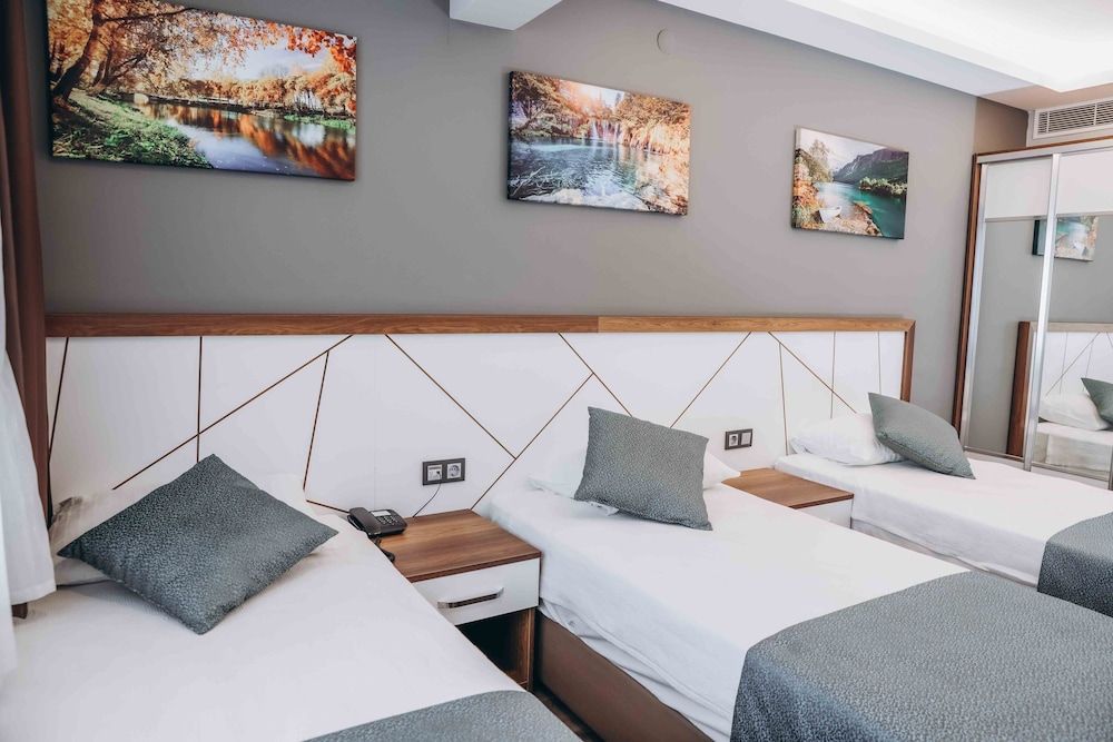 Hakcan Hotel Triple Room 10