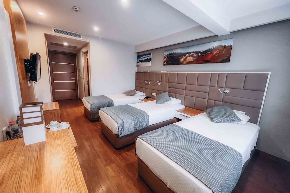 Hakcan Hotel Triple Room 9