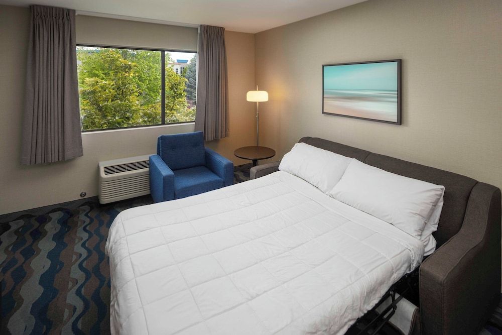 Accent Inns Burnaby Junior Suite 3