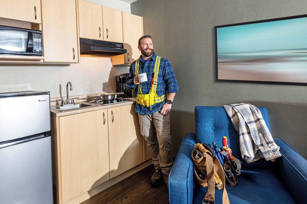 Accent Inns Burnaby Queen Bed Kitchenette 5