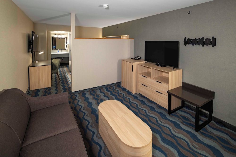 Accent Inns Burnaby Junior Suite 6