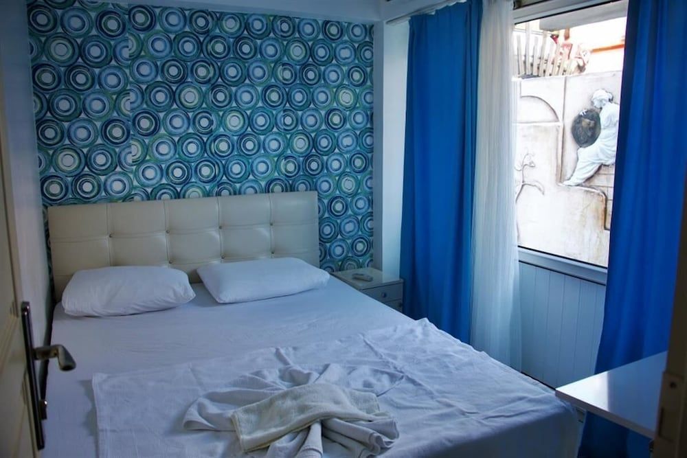 Standard Room, Partial Sea View