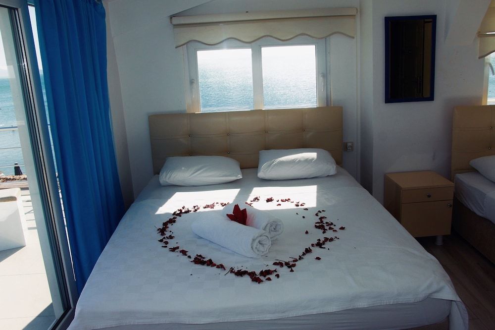 Room, Sea View