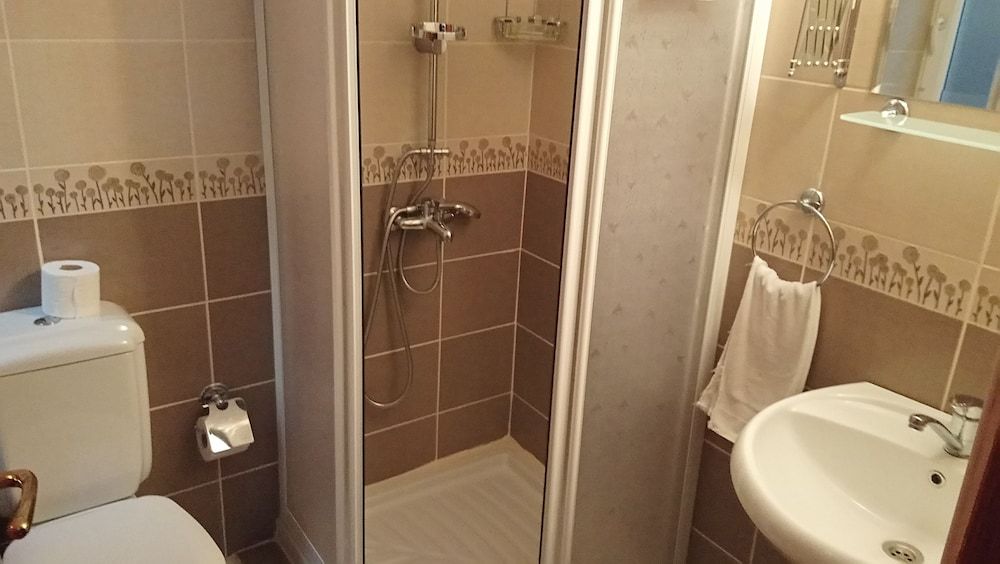 Cosmopolitan Park Hotel Single Room 4