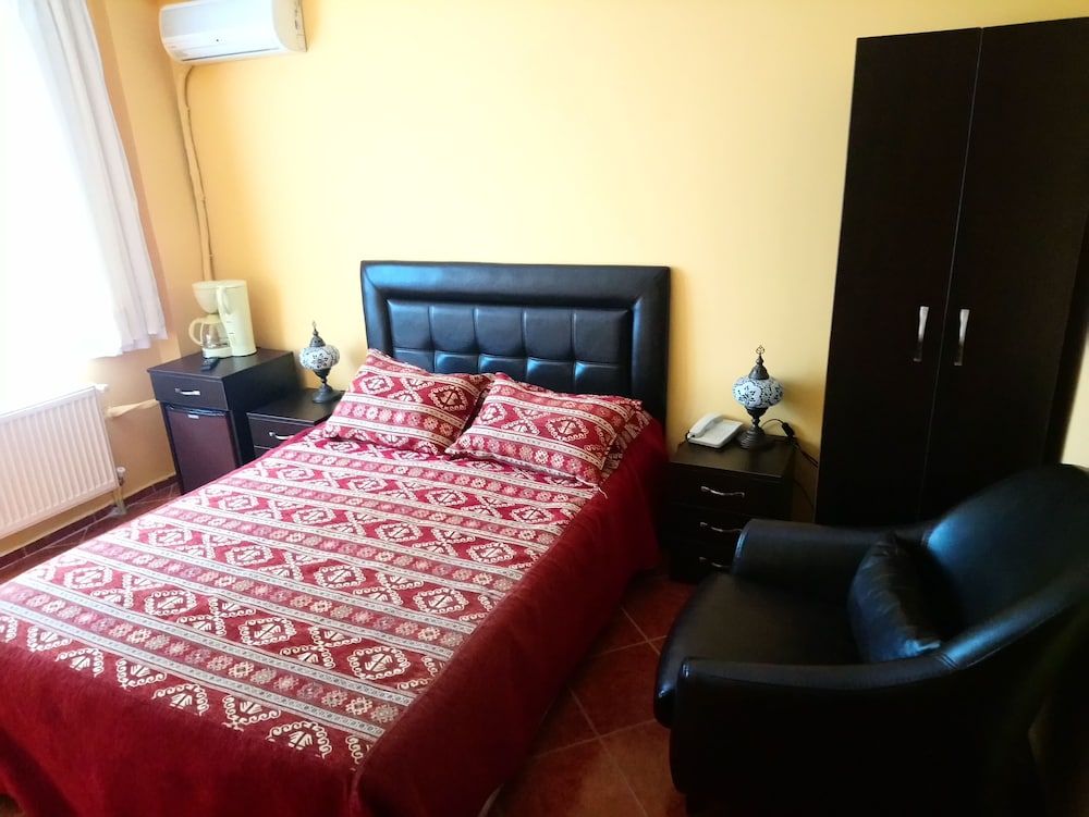 Cosmopolitan Park Hotel Single Room 2