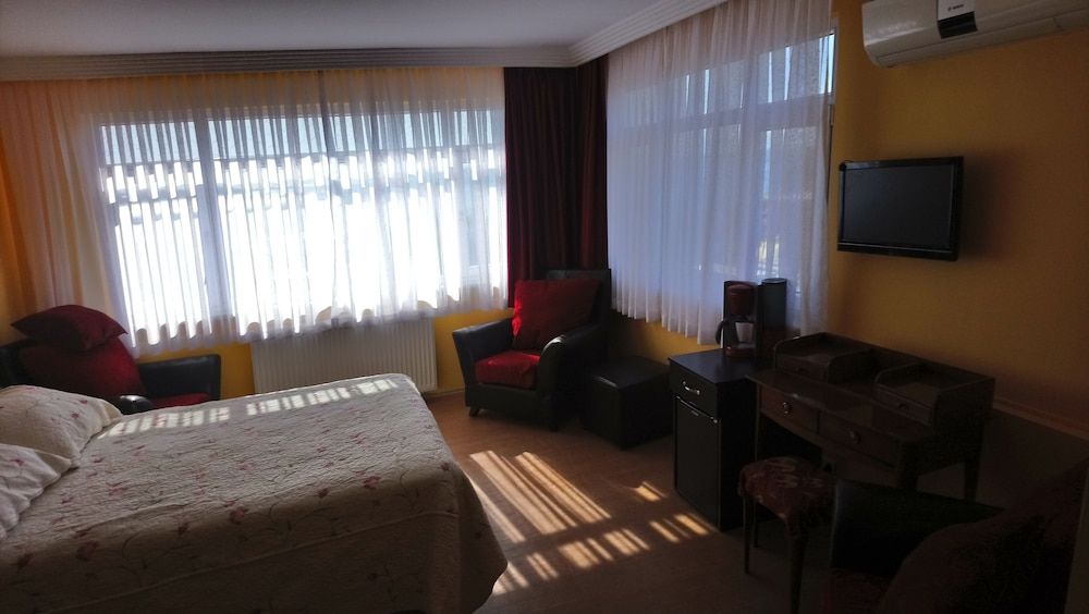 Cosmopolitan Park Hotel Single Room 6