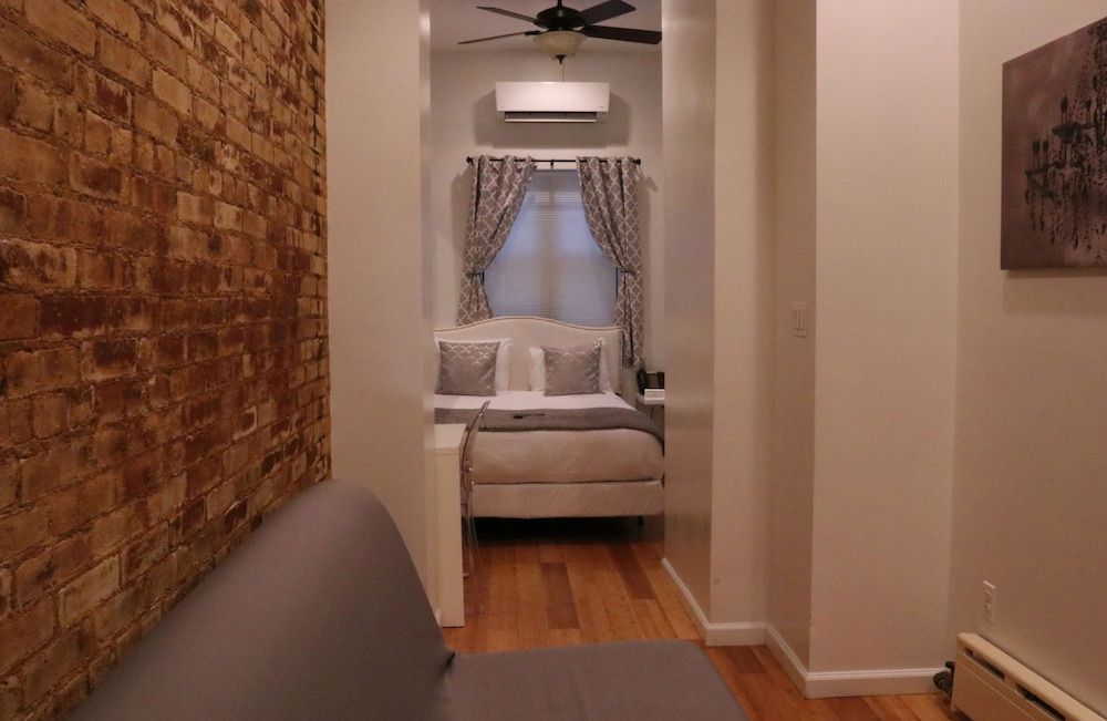 Chelsea Inn Standard Double Room with Shared Bath 9