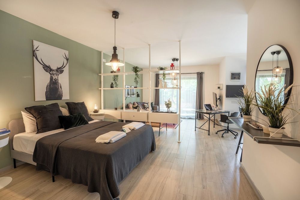 Exclusive Studio, Patio, Garden View