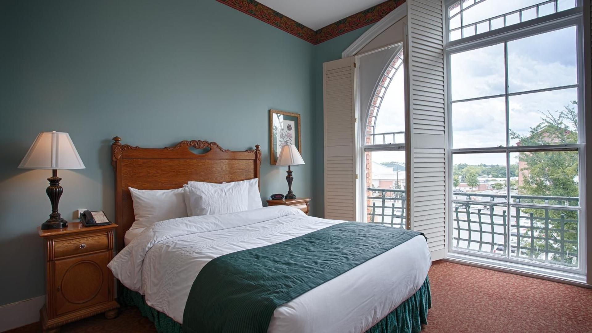 1 Queen Bed, Nonsmoking, Accessible