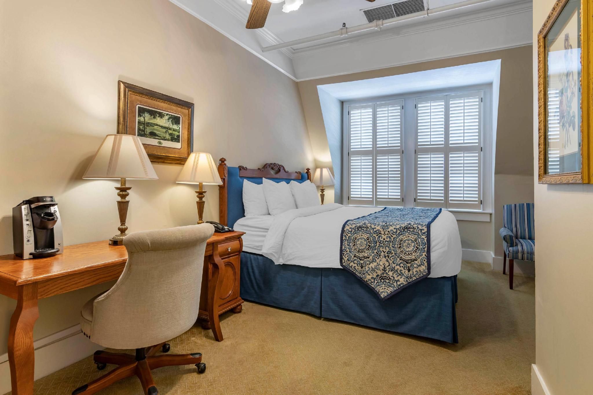 1 King Bed, Nonsmoking