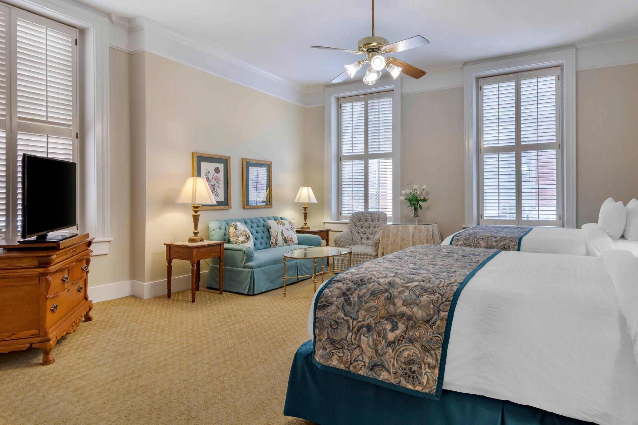 2 Queen Beds, Suite, Nonsmoking