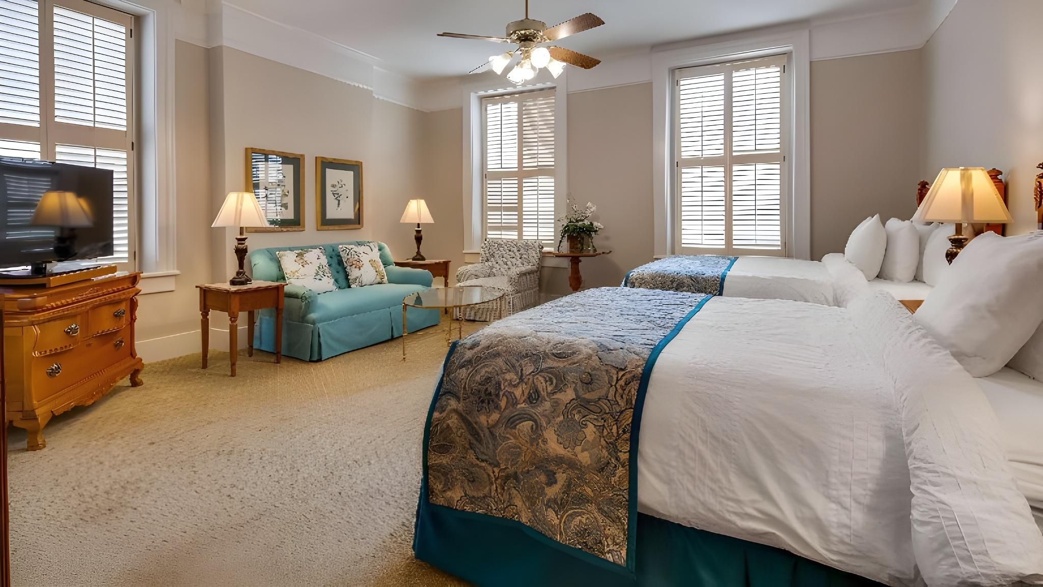 2 Queen Beds, Suite, Nonsmoking