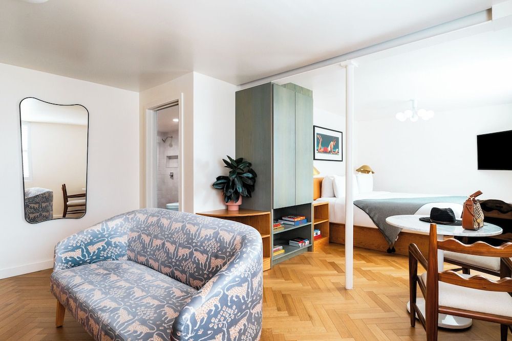 undefined Short Stories Hotel 5