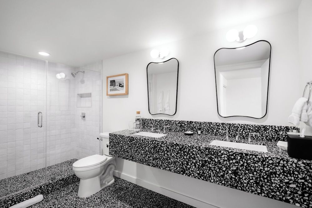 undefined Short Stories Hotel 4