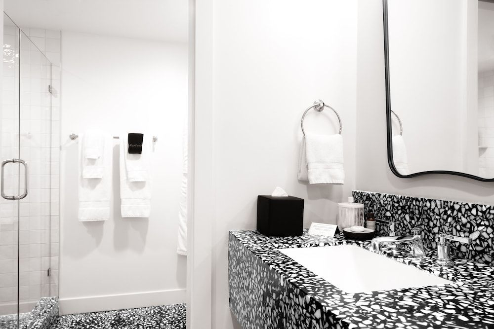 Short Stories Hotel Signature King (SGK) 4