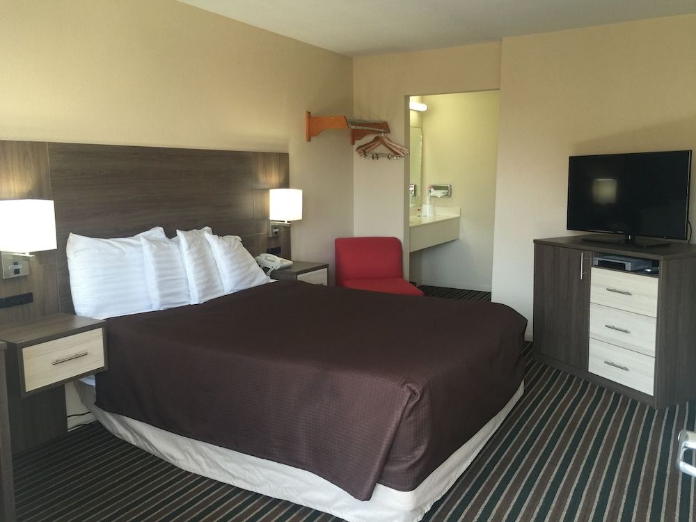 Beachview Inn Queen Room 4