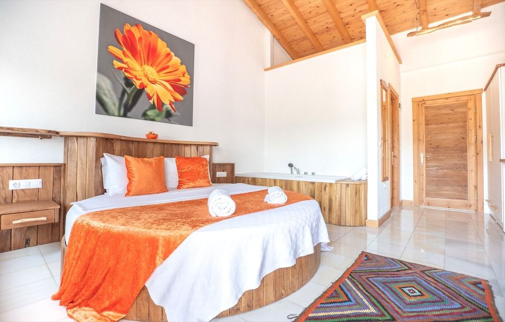 Deluxe Room with Fireplace & Jacuzzi