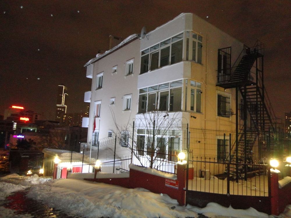 undefined Artura Suite 4