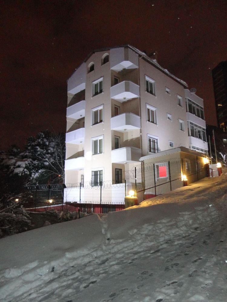 undefined Artura Suite 3