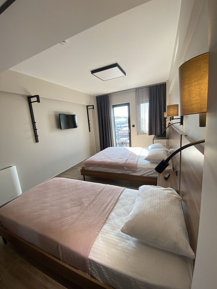 Senyildiz Hotel Standard Triple Room, Sea View 2