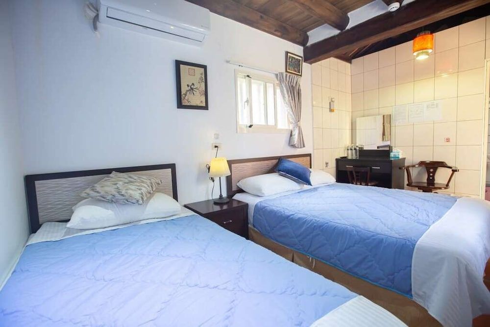 Antique Courtyard B&B Standard Triple Room 4