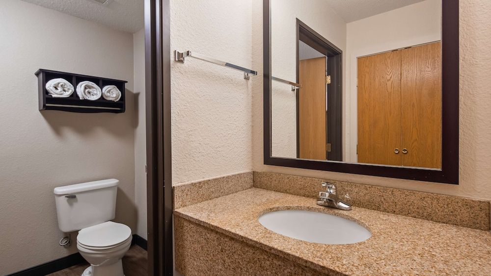 Best Western Plus Newark/Christiana Inn Standard Room, 2 Queen Beds, Accessible, Non Smoking (Walk-in Shower) 5