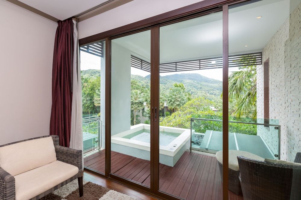 Wyndham Sea Pearl Resort Phuket Suite, 1 Bedroom 3