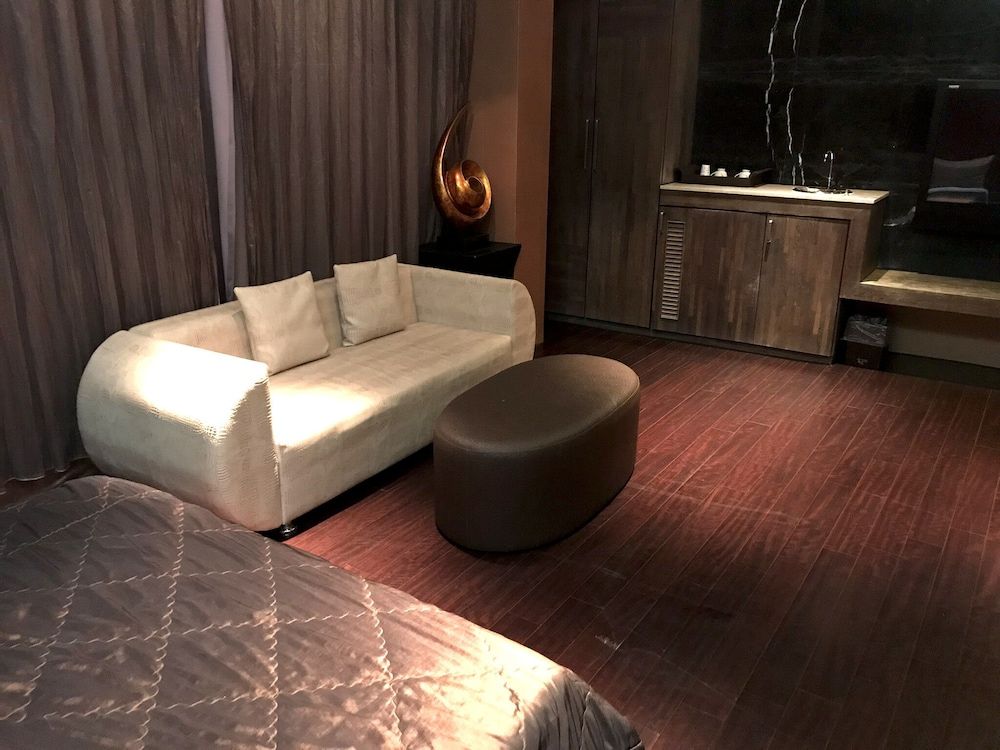 undefined Fortune Villa Motel 8