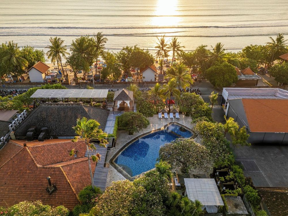 Kuta Seaview Beach Resort Deluxe Room 3