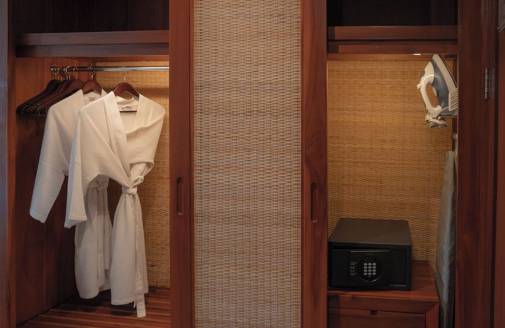 Kuta Seaview Beach Resort Deluxe Room 8