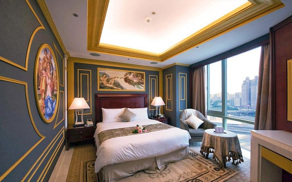 Renaissance Theme Grand View Suite