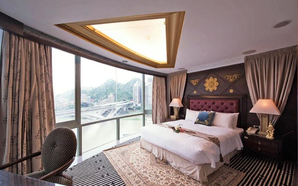 Renaissance Grand View Quad Suite