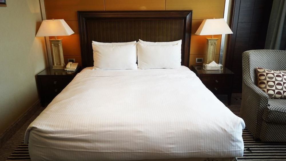 Standard Suite, Lake View
