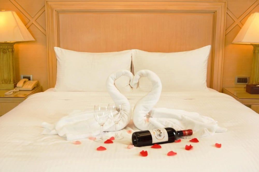 Honeymoon Suite