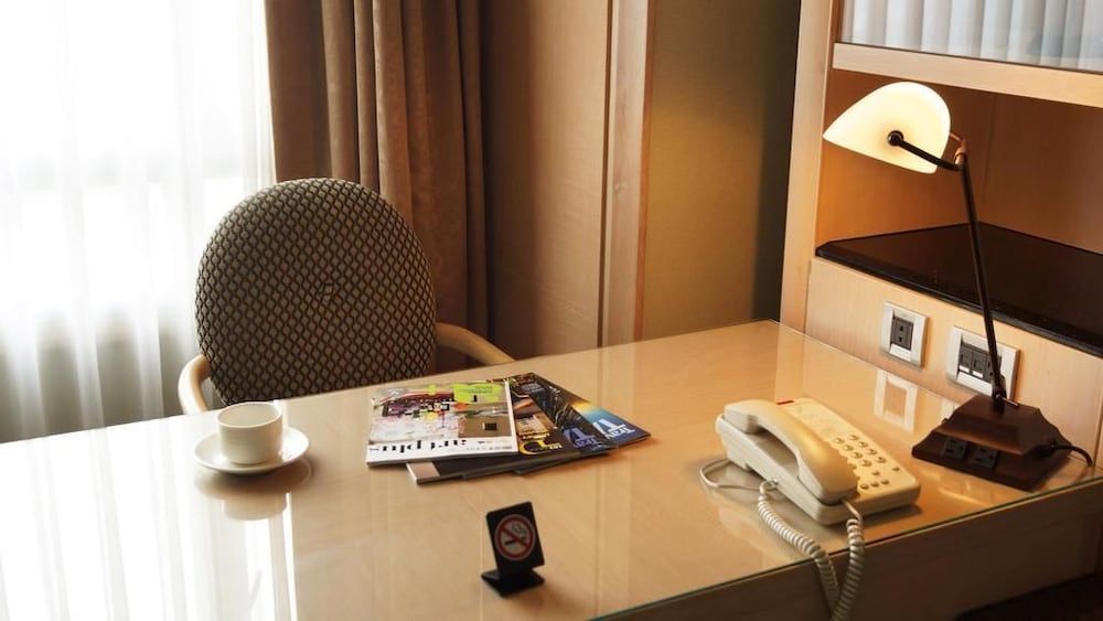 Lake Hotel Executive Twin Room 8