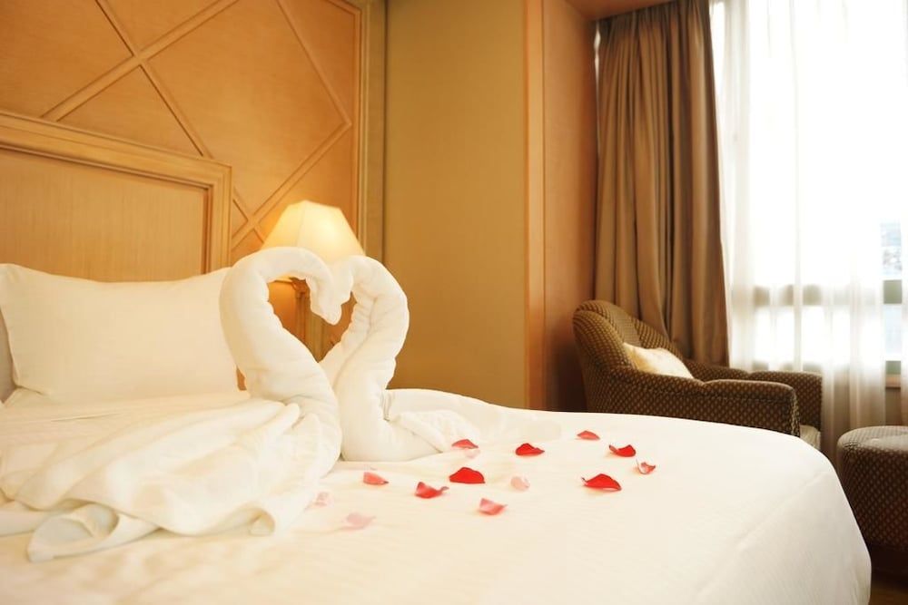 Honeymoon Suite