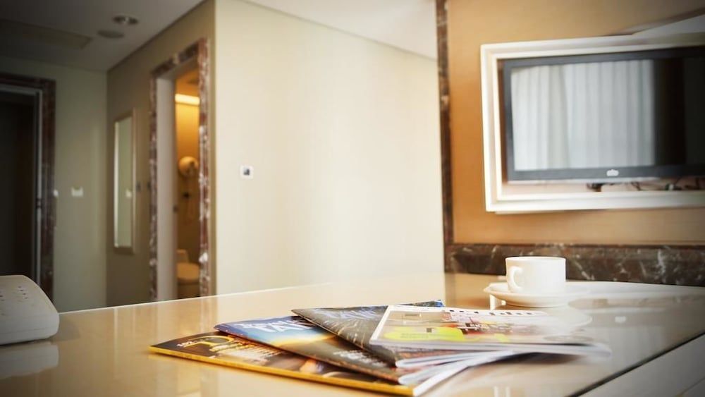 Lake Hotel Executive Twin Room 6