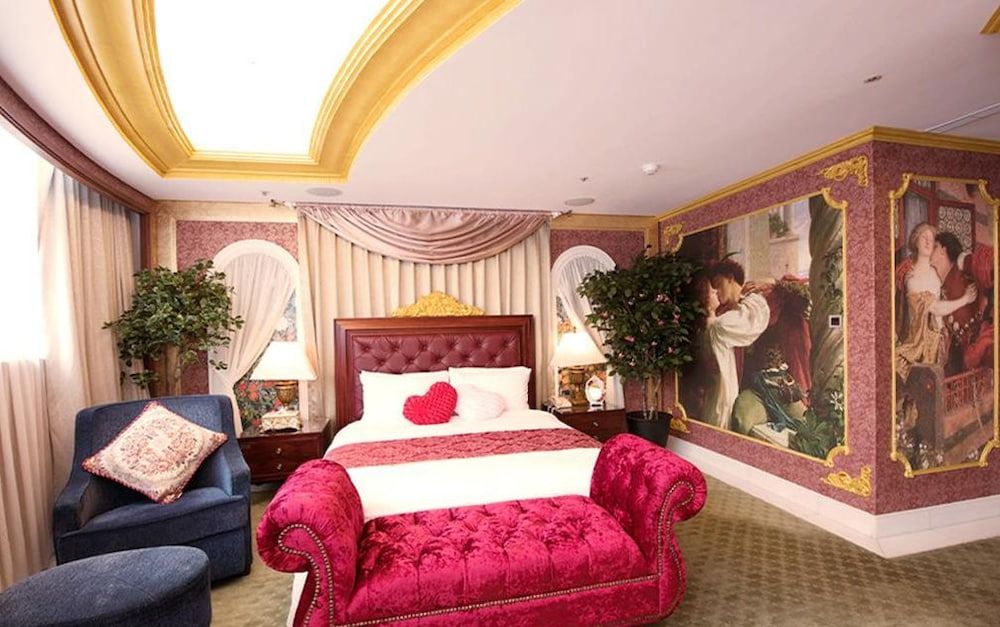 Renaissance Theme VIP Suite