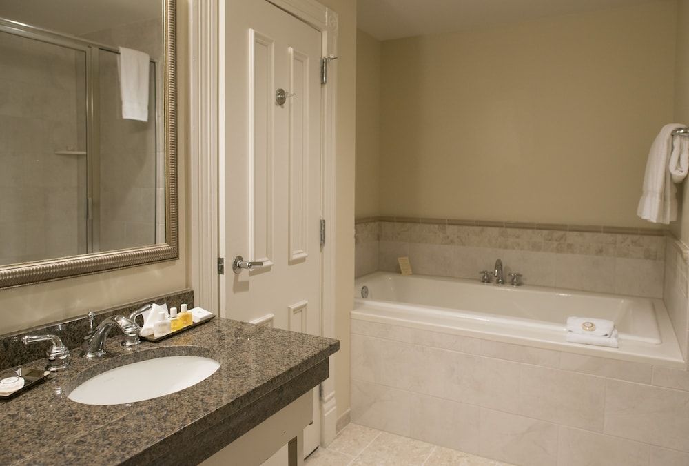 Fulton Lane Inn Petite Suite 4