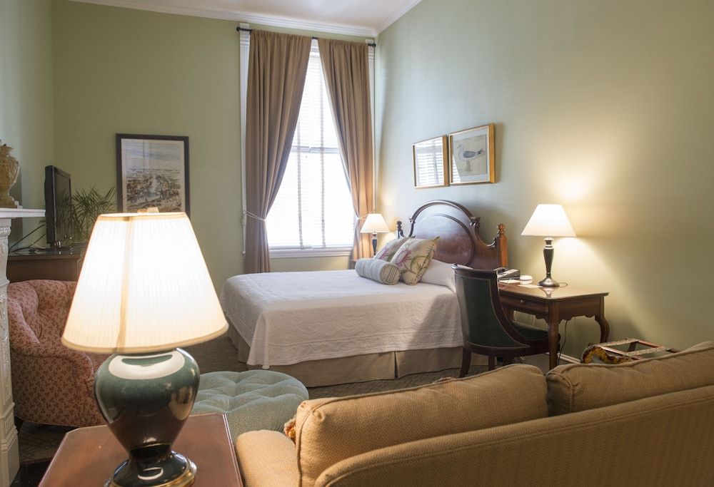 Fulton Lane Inn Petite Suite 2