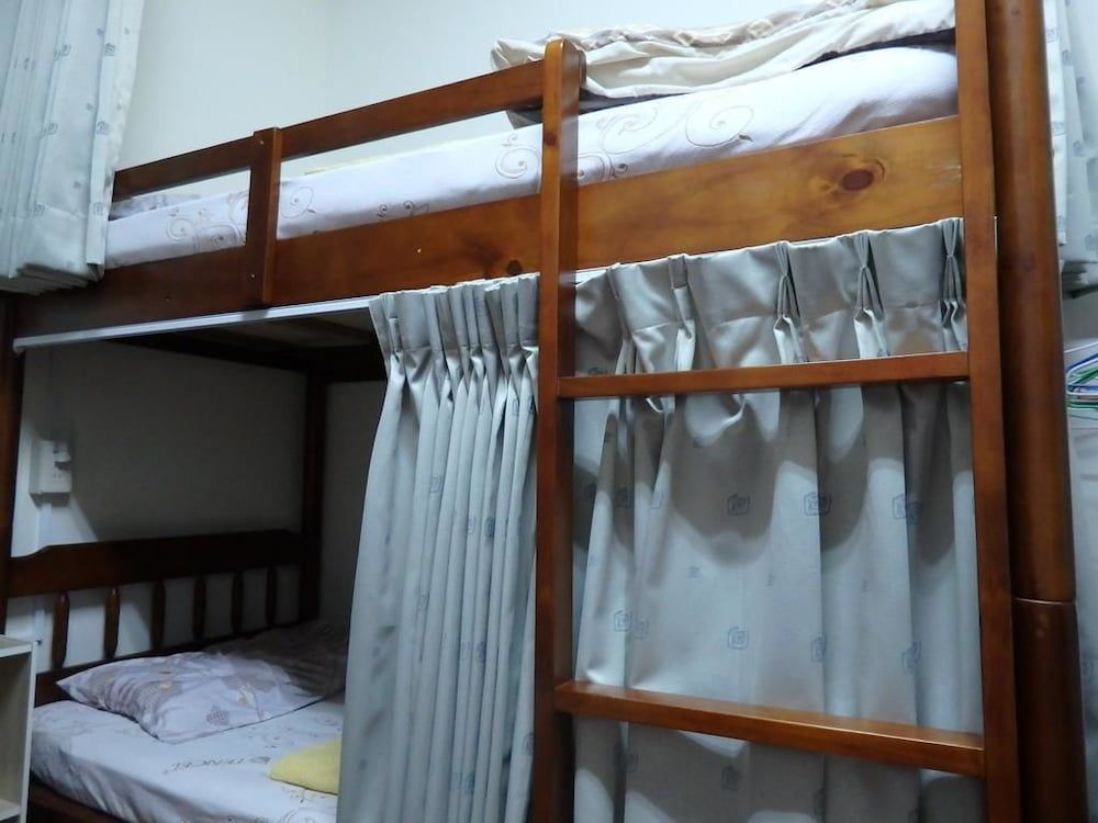 Shared Dormitory, Men only