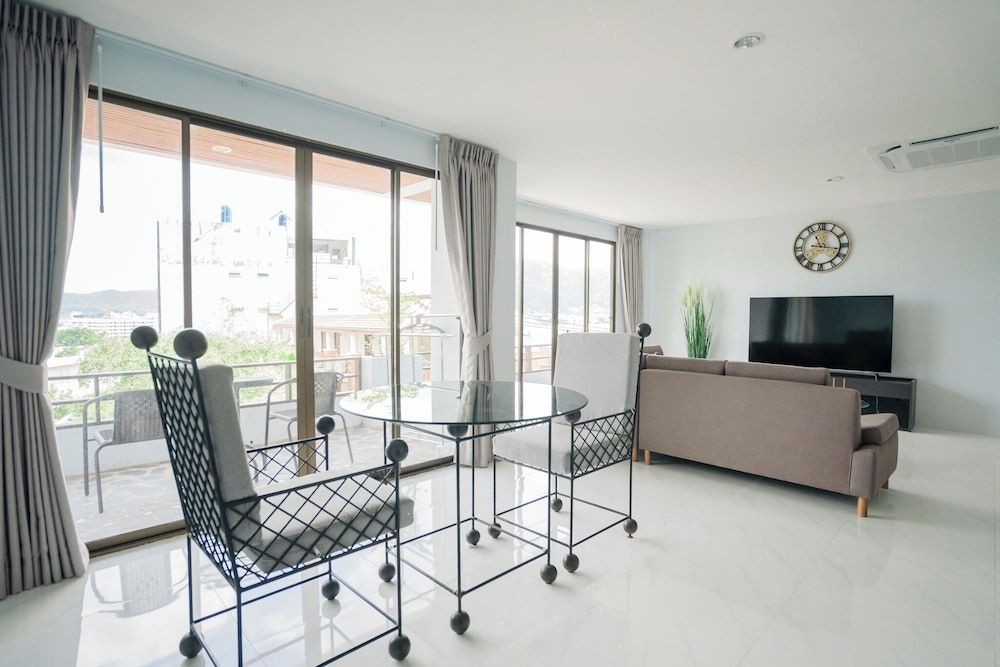 Club Bamboo Boutique Patong Beach Resort Penthouse Suite with City View 11