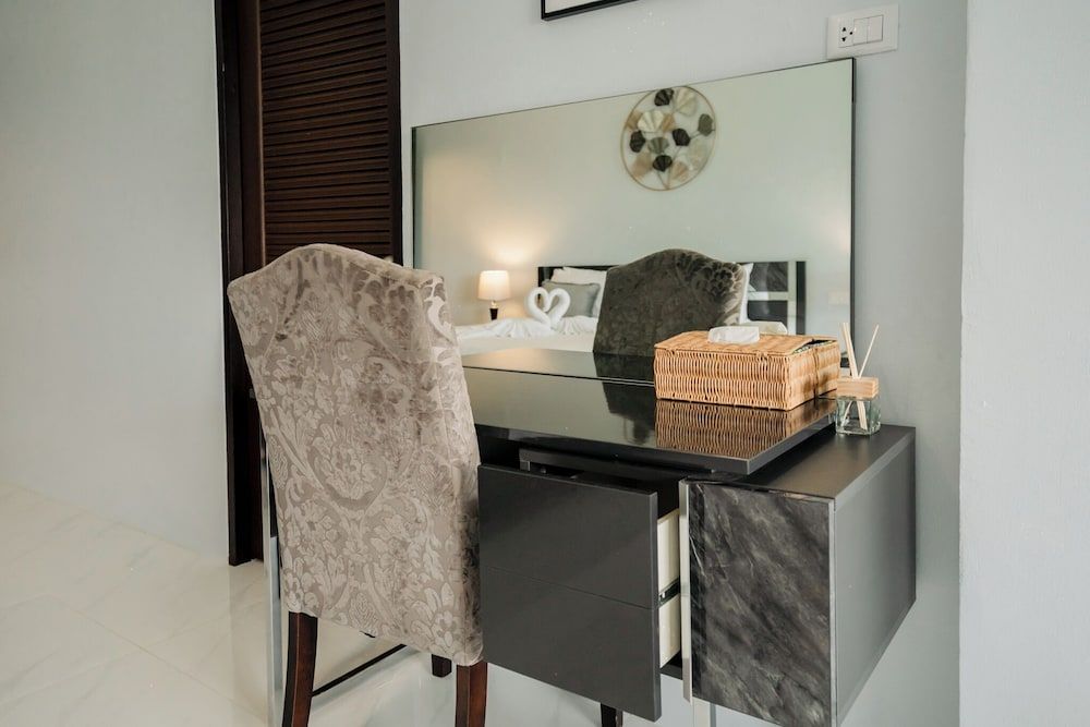 Club Bamboo Boutique Patong Beach Resort Penthouse Suite with City View 10