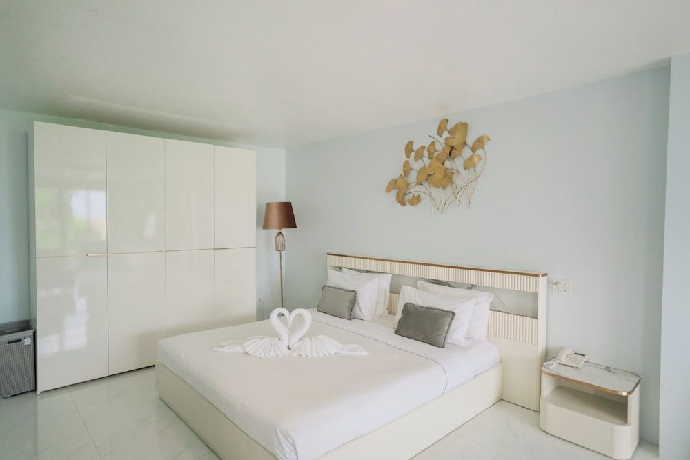 Club Bamboo Boutique Patong Beach Resort Penthouse Suite with City View 2