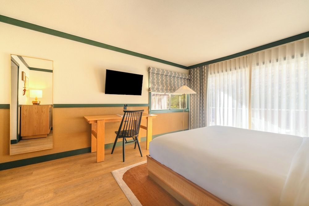 Standard Room, 1 King Bed, Accessible