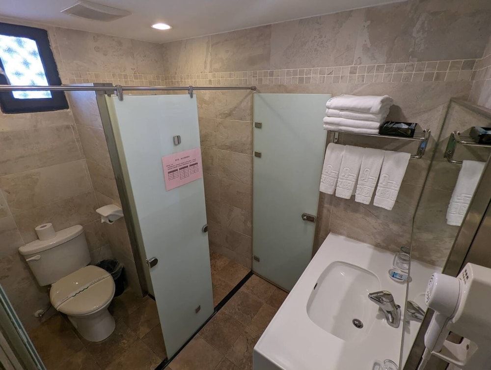 Kenting Youth Activity Center Family Quadruple Room 5